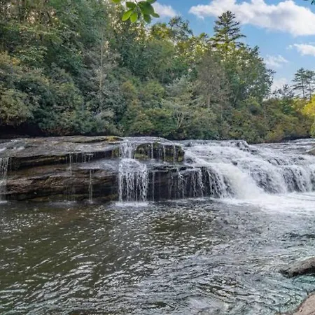 Riverfront Retreat: Sauna, Private Forest, 6 Falls